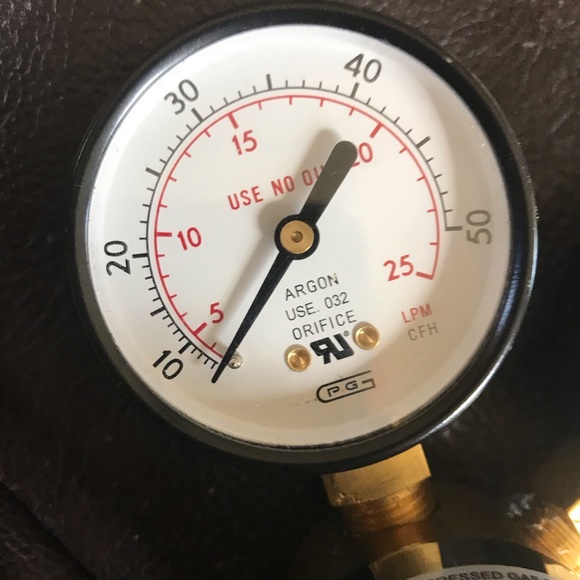 Hobart Compressed Gas Regulator - Picture 4 of 6